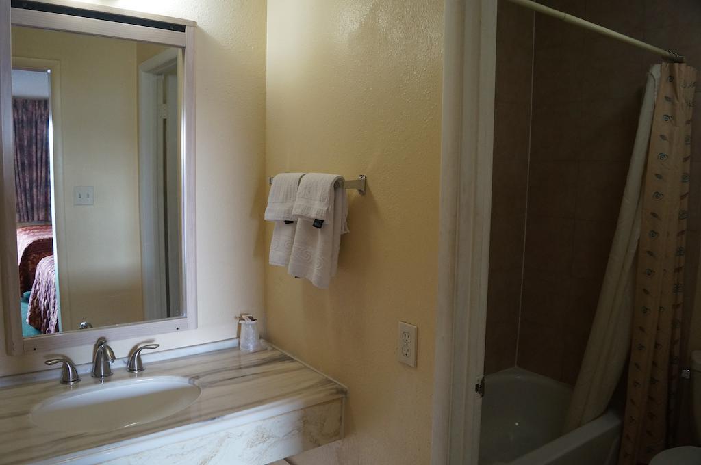 American Inn Las Vegas Room photo
